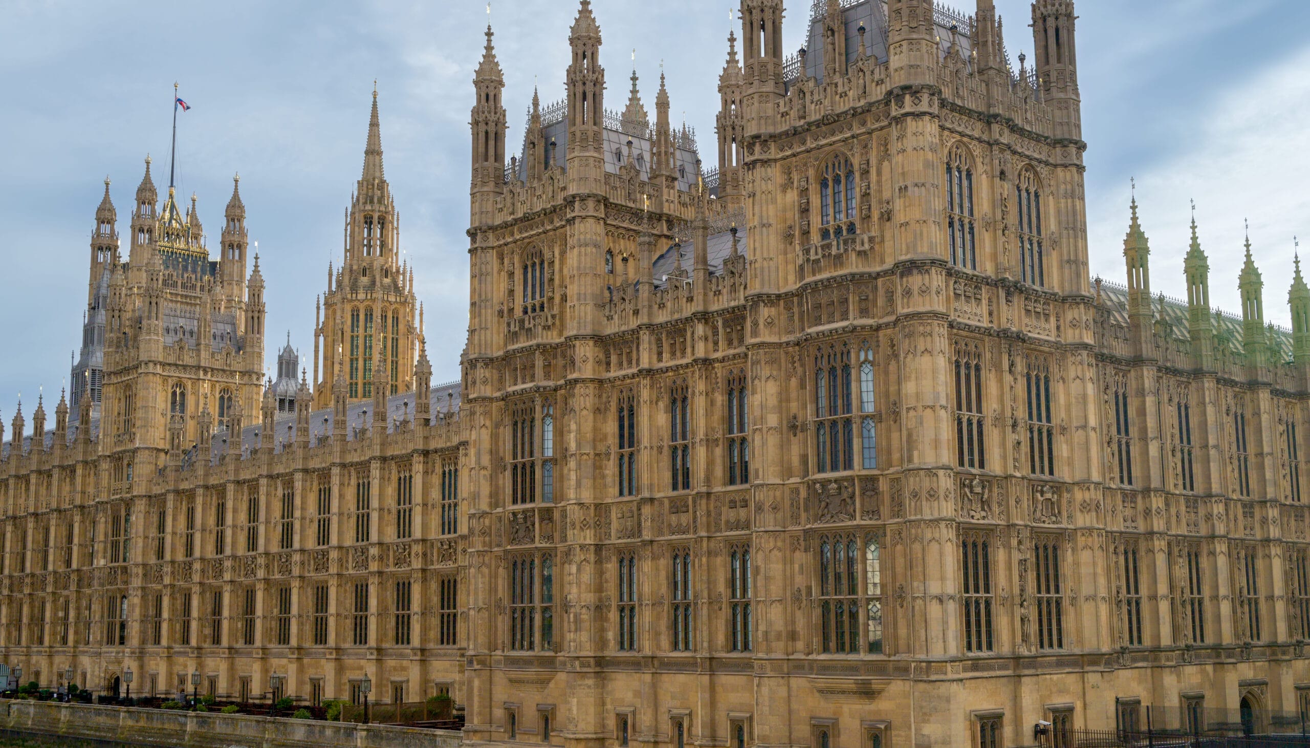 westminster-palace-london-united-kingdom-view-from-westminster-bridge (1)